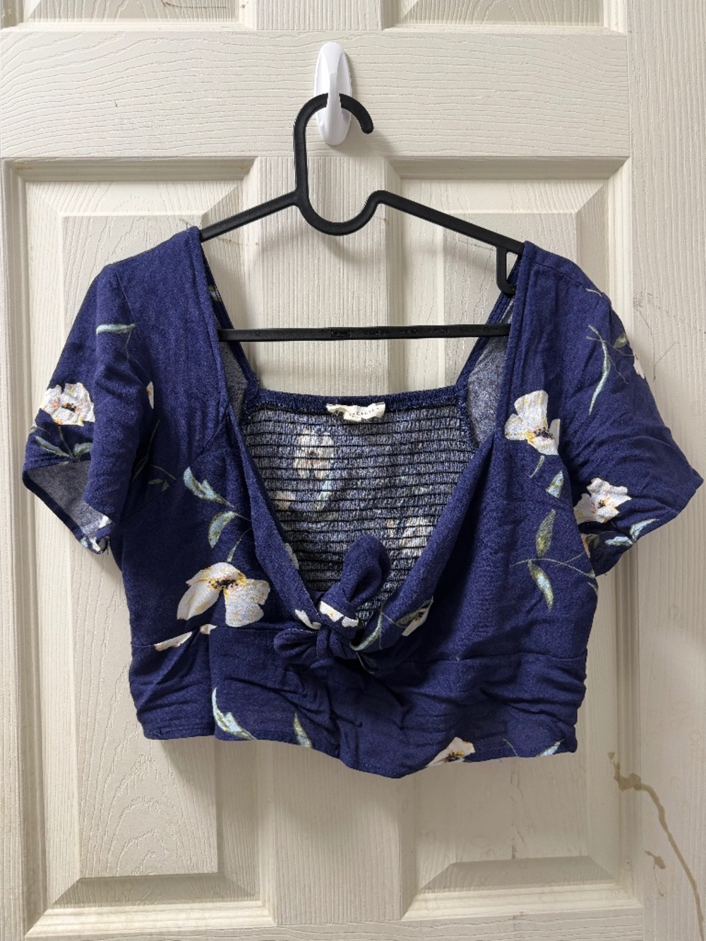 💙 L.A Hearts Tie Front Cropped Top